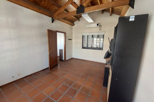 Capital, casa 2 plantas, ideal para oficinas
