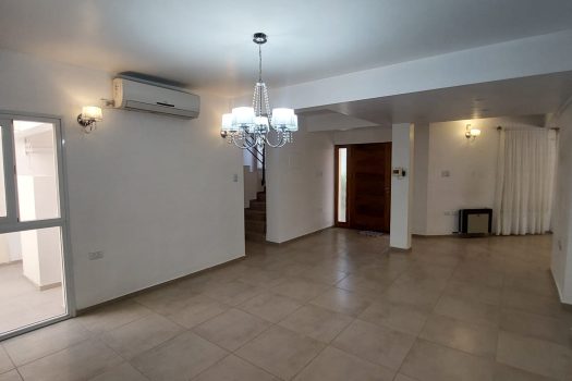 Capital, casa 3 dorm. 3 baños y piscina.