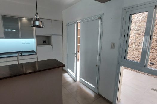 Capital, casa 3 dorm. 3 baños y piscina.