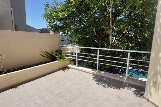 Capital, casa 3 dorm. 3 baños y piscina.