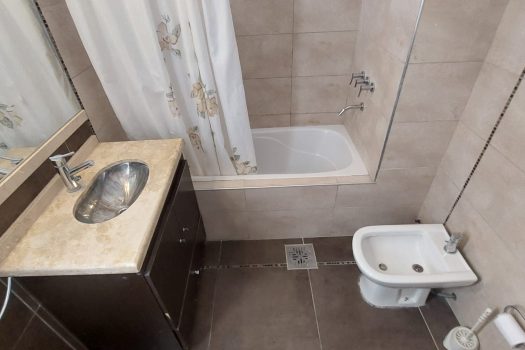 Capital, casa 3 dorm. 3 baños y piscina.