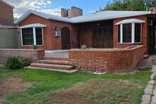 B° Del Bono – 3 dorm. 2 baños, amplio terreno