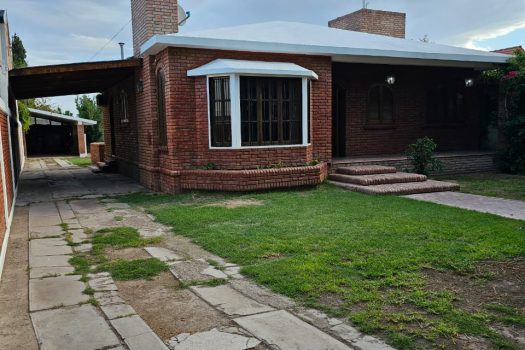 B° Del Bono – 3 dorm. 2 baños, amplio terreno