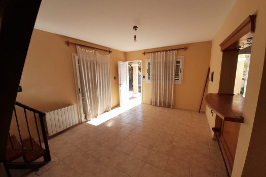 Casa 2 plantas, 3 dorm. fondo parquizado
