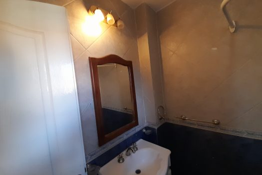 Casa 2 plantas, 3 dorm. fondo parquizado