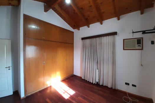 Casa 2 plantas, 3 dorm. fondo parquizado