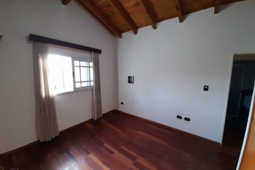Casa 2 plantas, 3 dorm. fondo parquizado