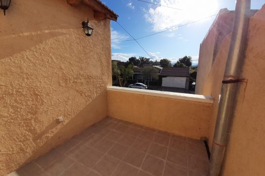 Casa 2 plantas, 3 dorm. fondo parquizado