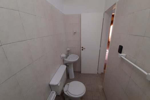 Casa 2 plantas, 3 dorm. fondo parquizado