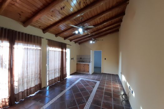 Casa 2 plantas, 3 dorm. fondo parquizado