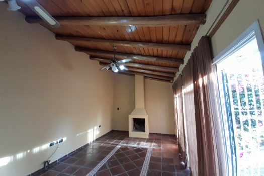 Casa 2 plantas, 3 dorm. fondo parquizado