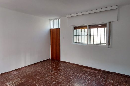 Capital, Casa 3 dorm. con cochera.