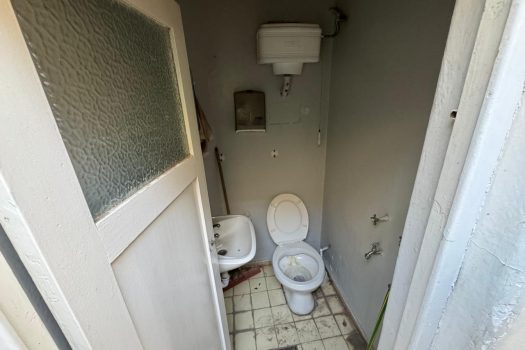 Sobre Av. Sarmiento, casa 3 dormitorios 2 baños