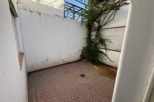 Sobre Av. Sarmiento, casa 3 dormitorios 2 baños