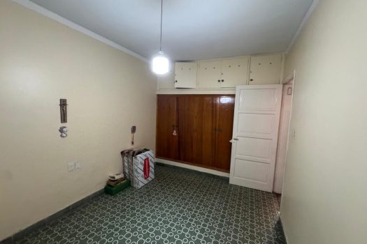 Sobre Av. Sarmiento, casa 3 dormitorios 2 baños