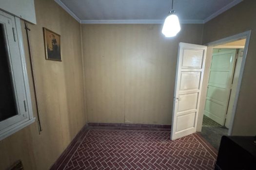 Sobre Av. Sarmiento, casa 3 dormitorios 2 baños