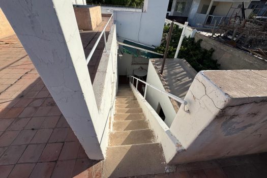 Sobre Av. Sarmiento, casa 3 dormitorios 2 baños
