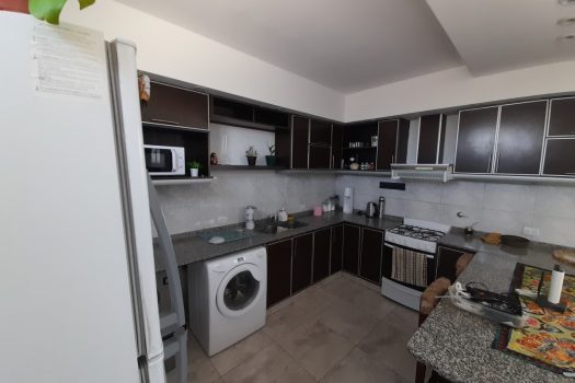 Local comercial 2 plantas con dpto 4 dorm.
