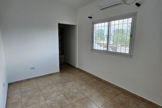 Capital, casa 2 plantas 4 dorm., 2 baños