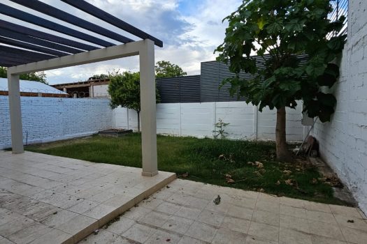 Capital, casa 2 plantas 4 dorm., 2 baños