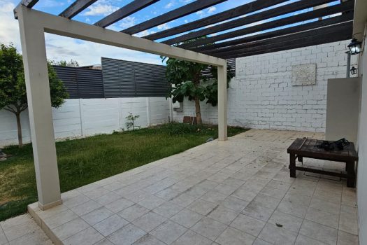 Capital, casa 2 plantas 4 dorm., 2 baños