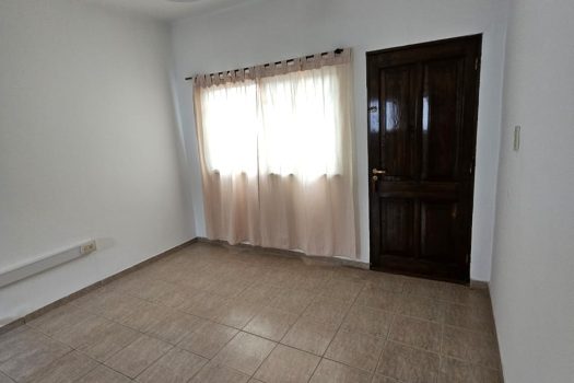 Capital, casa 2 plantas 4 dorm., 2 baños