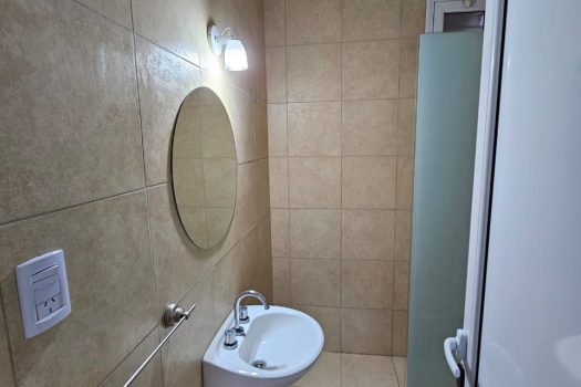 Capital, casa 2 plantas 4 dorm., 2 baños