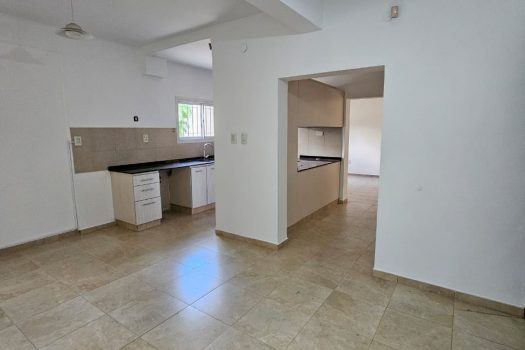 Capital, casa 2 plantas 4 dorm., 2 baños