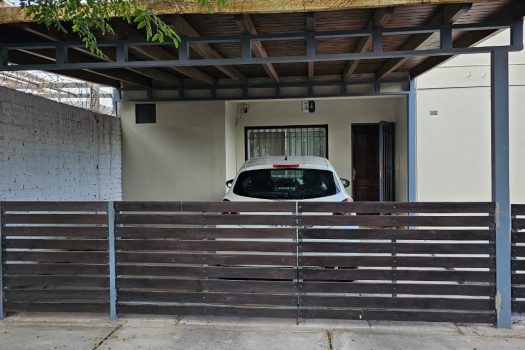 Capital, casa 2 plantas 4 dorm., 2 baños