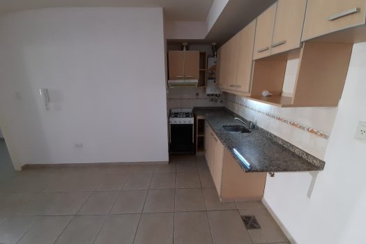 Rivadavia, dpto 1 dorm con cochera.