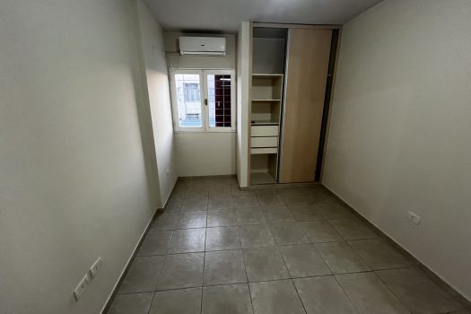 Rivadavia, dpto 1 dorm con cochera.