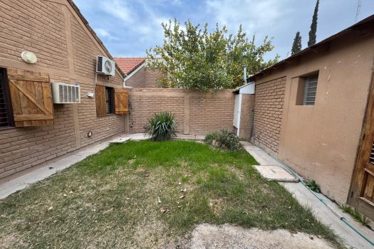 Rivadavia, casa 3 dorm. con cochera.