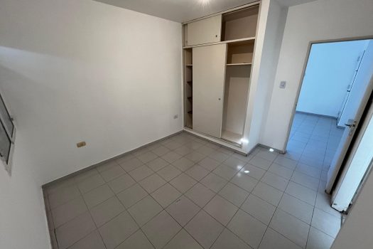 Sobre Meglioli, casa 2 dorm. 2 baños