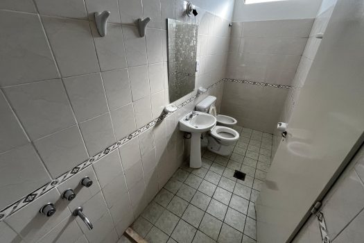 Sobre Meglioli, casa 2 dorm. 2 baños