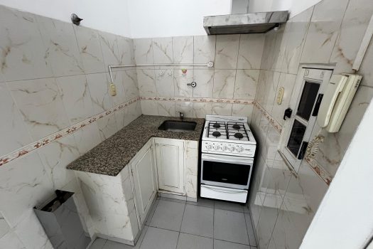 Sobre Meglioli, casa 2 dorm. 2 baños