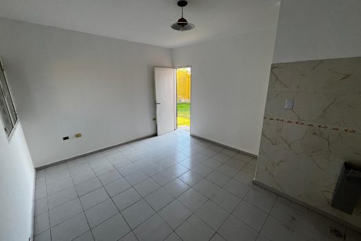 Sobre Meglioli, casa 2 dorm. 2 baños