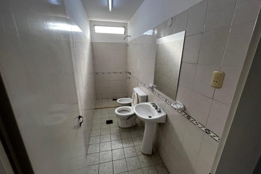 Sobre Meglioli, casa 2 dorm. 2 baños