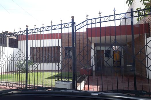 Casa Av. Córdoba y Gnecco 4 dorm. 2 baños