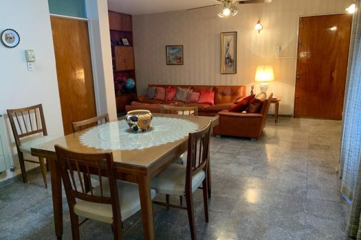 Casa Av. Córdoba y Gnecco 4 dorm. 2 baños