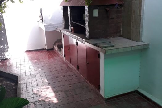 Casa Av. Córdoba y Gnecco 4 dorm. 2 baños