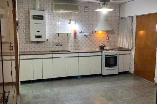 Casa Av. Córdoba y Gnecco 4 dorm. 2 baños