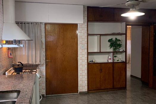 Casa Av. Córdoba y Gnecco 4 dorm. 2 baños