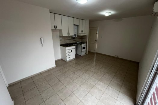 Sobre Agustín Gómez, 1 dormitorio con cochera