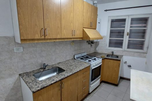 Capital, Dpto. 2 dormitorios con doble cochera.