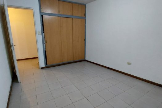 Capital, Dpto. 2 dormitorios con doble cochera.