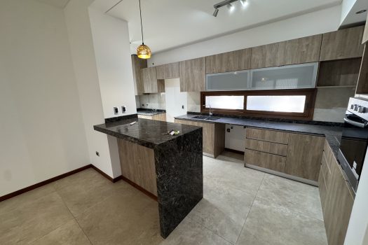 B° privado, de categoría, 3 dorm. 3 baños, piscina