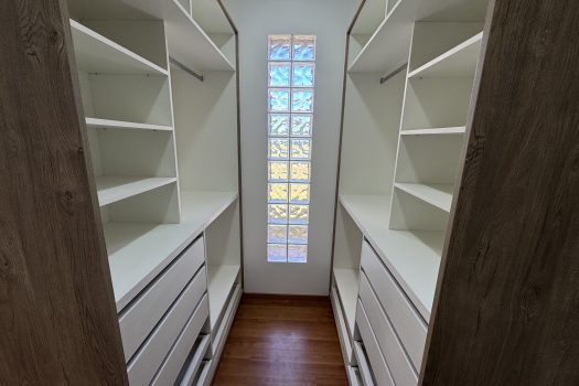 B° privado, de categoría, 3 dorm. 3 baños, piscina