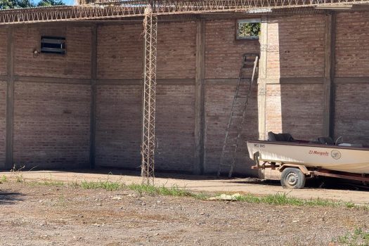 Sta. Lucia, Lote esquina con tinglado