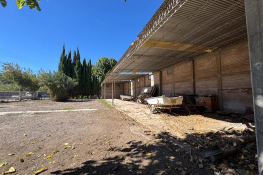 Sta. Lucia, Lote esquina con tinglado