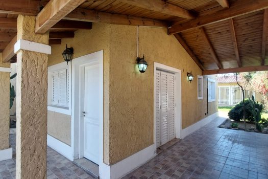 Casa 2 plantas, 3 dorm. fondo con quincho.